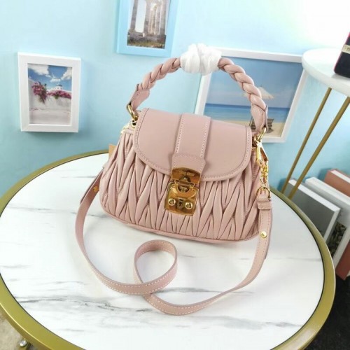 miu miu Borsa a Spalla in Pelle Nappa Matelasse 5BD188 rosa chiaro