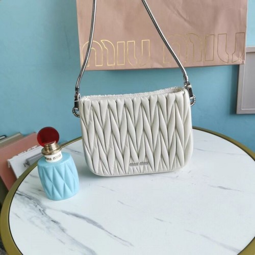 miu miu Borsa a tracolla mini in pelle Nappa Matelasse 5BH200 argento