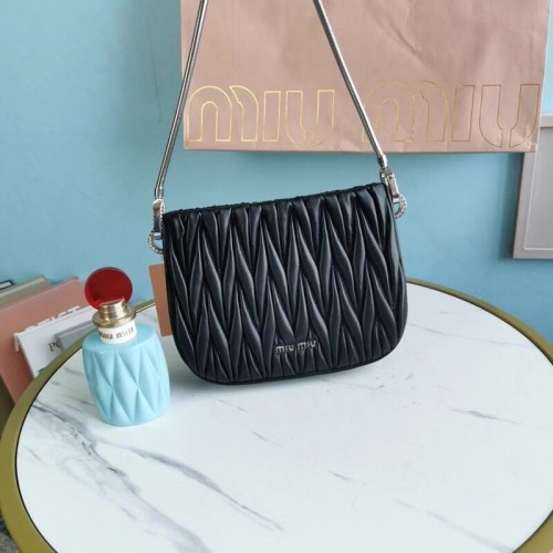 miu miu Borsa a tracolla mini in pelle Nappa Matelasse 5BH200 nera
