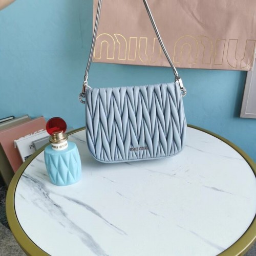 miu miu Borsa a tracolla mini in pelle Nappa Matelasse 5BH200 azzurro
