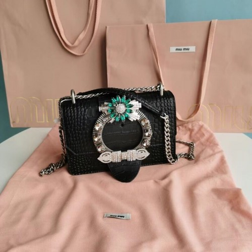 miu miu Borsa a tracolla mini in pelle Nappa Matelasse 5ED084 nera