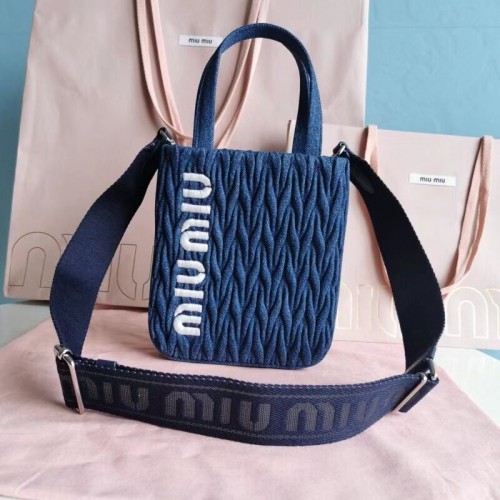miu miu Borsa a tracolla mini in pelle Nappa Matelasse 6AH228 blu