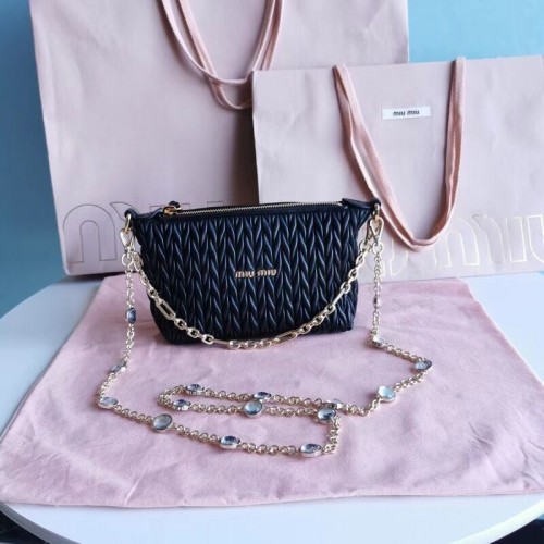 miu miu Borsa a tracolla mini in pelle Nappa Matelasse 6BE641 nera