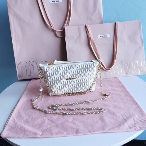 miu miu Borsa a tracolla mini in pelle Nappa Matelasse 6BE641 bianca