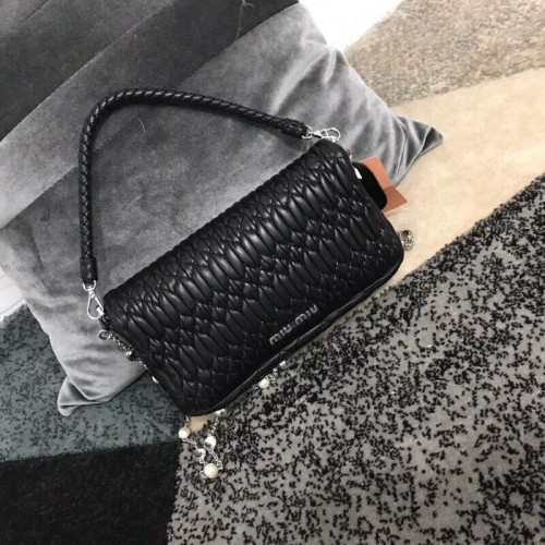 miu miu Borsa a spalla Matelasse in Nappa Leather 5BD140G nera