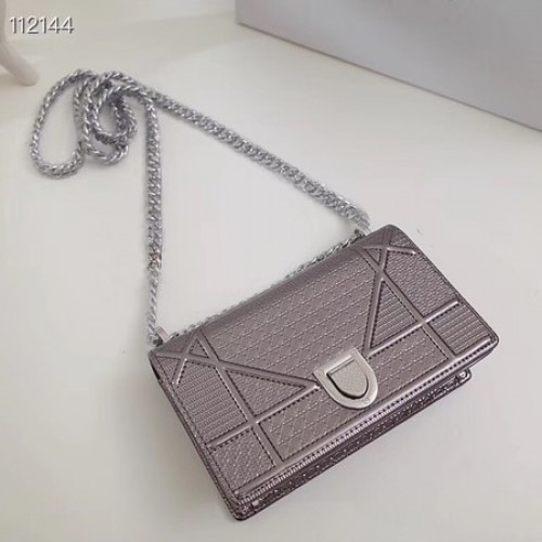 Borsa a catena Dior DIORAMA in pelle S0328 Grigio argento