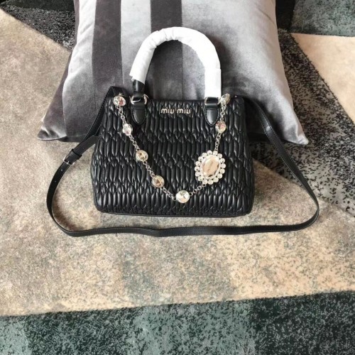 miu miu Borsa a spalla Matelasse in Nappa Leather 5BA067 nera